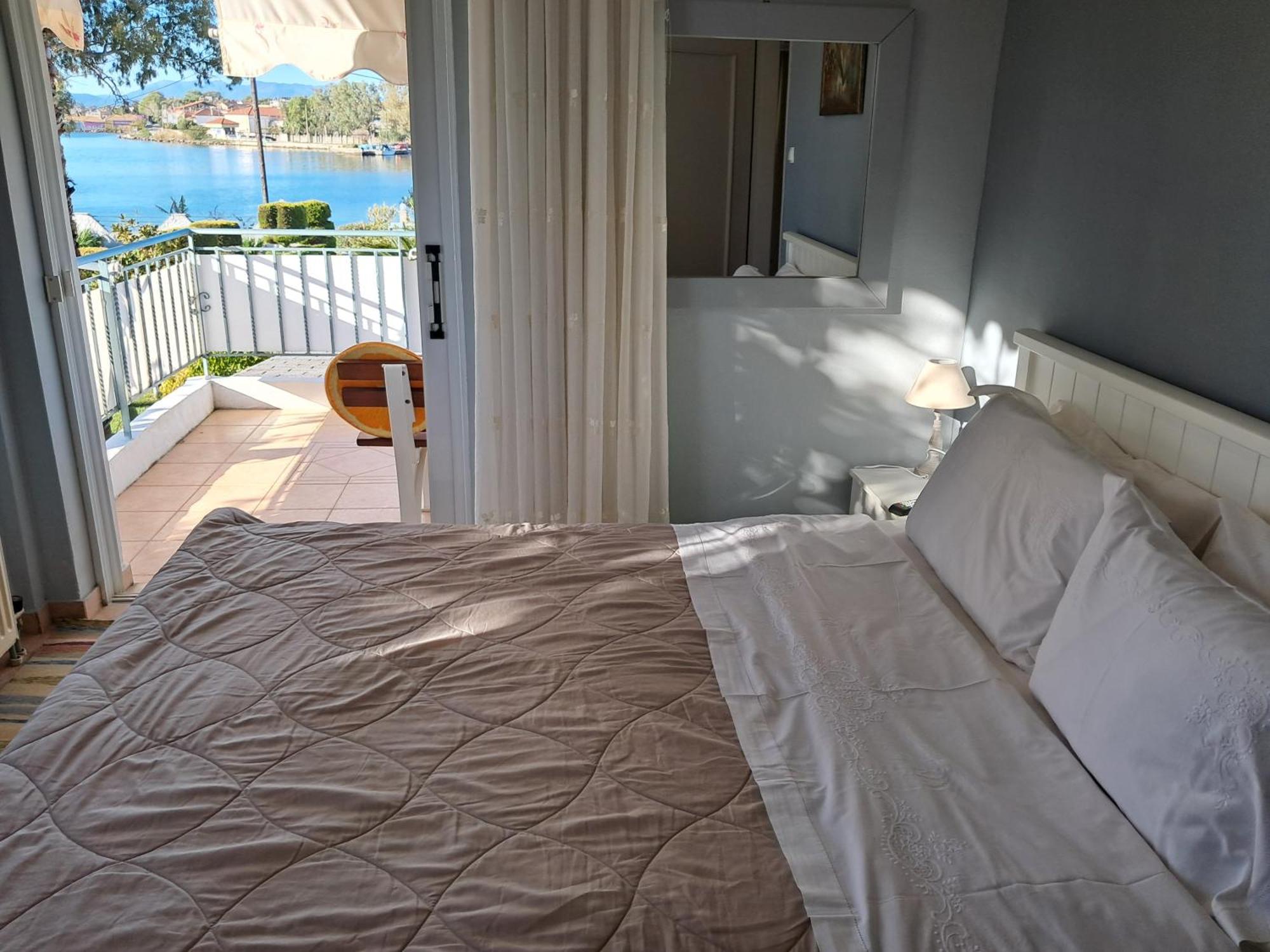 Top Floor On Villa, 3' From Center, By The Sea! Host Is Efi Kwsta 普雷韦扎 外观 照片